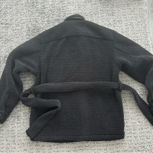 Uniqlo U Sherpa jacket with belt - Picture 13 of 14